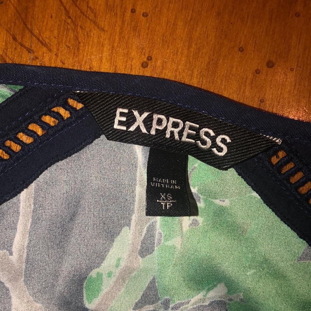 Express Blouse - Picture 4 of 4